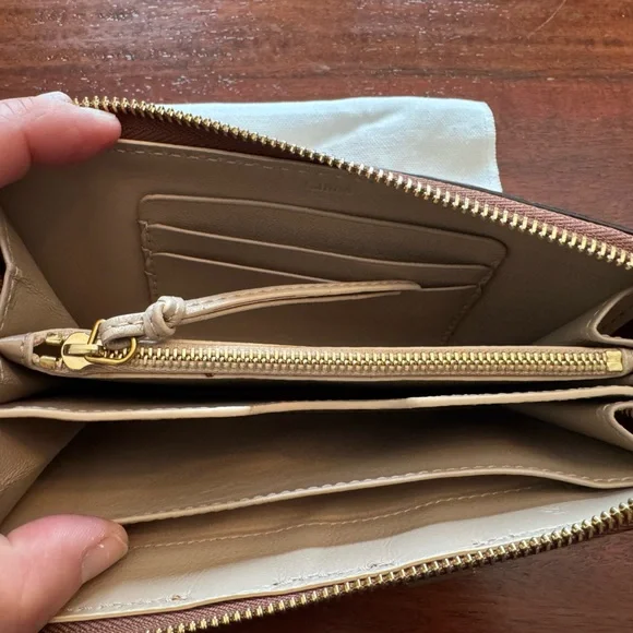 Chloe Brown Leather Wristlet with Gold Details - Picture 4 of 5